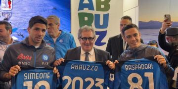 I giocatori del Napoli allo stand dell’Abruzzo alla Bmt: «Partnership che fa bene alla nostra regione»
