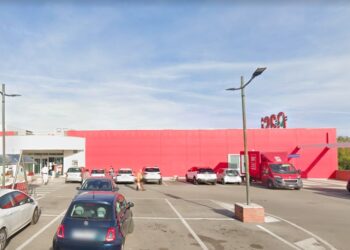 Rubano cosmetici nel centro commerciale, rintracciati e denunciati dai carabinieri