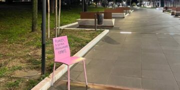 Sedie rosa disseminate in città: l’iniziativa di Lory a Colori per promuovere il benessere psicofisico