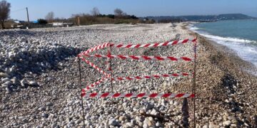 Residuato bellico trovato in spiaggia a sud del Sangro, avviate le operazioni per il recupero