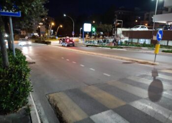 Attraversamenti pedonali rialzati diventano barriere architettoniche per le sedie a rotelle