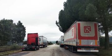 Sosta “selvaggia” dei tir in viale Germania, l’ordinanza è inefficace: non c’è la segnaletica