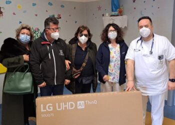 Dalla Christmas Running al reparto di Pediatria, la beneficenza regala una tv ai piccoli pazienti