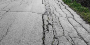 «Via Buonanotte sempre più disastrata, decine di segnalazioni sono state inutili»