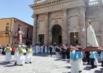 I santi salutano la Resurrezione di Cristo