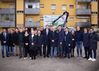 Aperto il cantiere per l’abbattimento del complesso edilizio “Ferro di cavallo”