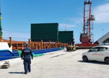 Gravi irregolarità sulla sicurezza, nave “detenuta” nel porto di Vasto