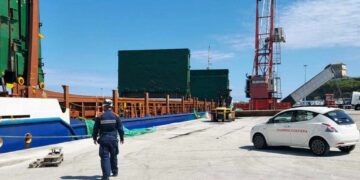 Gravi irregolarità sulla sicurezza, nave “detenuta” nel porto di Vasto