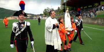 Fara San Martino, la statua della Madonna di Fatima arriva in elicottero