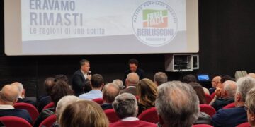 Per Marcovecchio tutto lo stato maggiore di Forza Italia. In platea volti noti e ritorni