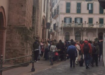 Slalom nel traffico e negozi chiusi, l’altra faccia del turismo religioso a Lanciano