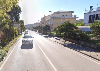 Recinzioni tagliate, telecamere rotte e finestre forzate: ladri in azione a Vasto Marina