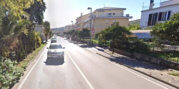 Recinzioni tagliate, telecamere rotte e finestre forzate: ladri in azione a Vasto Marina