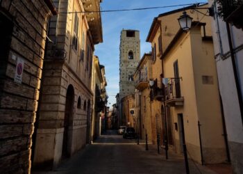 Passa la processione, il Comune rifà il look alle strade