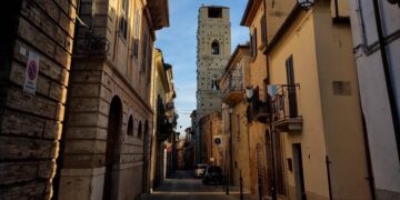 Passa la processione, il Comune rifà il look alle strade