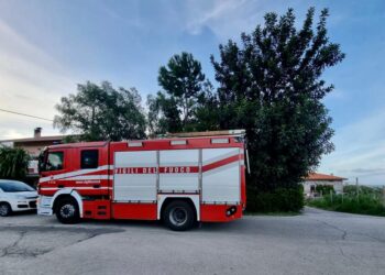Incendia i rami secchi in campagna e resta vittima delle sue stesse fiamme