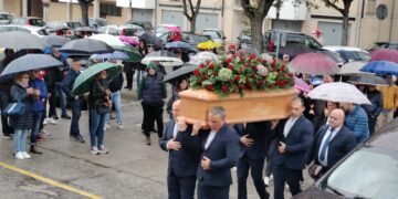 «Ciao mister, ci hai reso persone migliori, porteremo nel cuore il tuo sorriso»