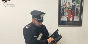 Recuperati due telefonini acquistati con un bancomat rubato