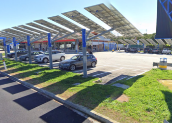 Incendio nel parcheggio dell’A14 e auto a fuoco a Vasto, pompieri spengono i roghi