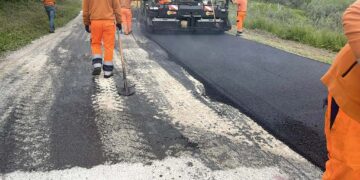 La Provincia non sistema la strada, ci pensa il Comune di Casalanguida: «Situazione vergognosa»