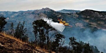 Incendi, vertice in prefettura per ridurre i tempi di intervento