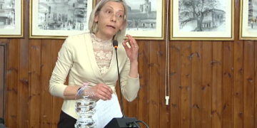 Consiglio comunale: via le giostrine da piazza Rodi. Duro scontro opposizione-Menna