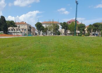 Lavori al verde pubblico al Parco Villa delle Rose in vista dei grandi eventi musicali