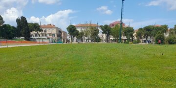 Lavori al verde pubblico al Parco Villa delle Rose in vista dei grandi eventi musicali