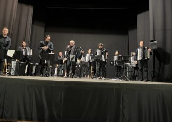 Applausi al Politeama Ruzzi per la Fisarmoniké Orchestra