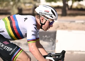 Giro d’Italia al via, inizia la lotta per la maglia rosa: due favoriti