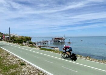 L’Abruzzo si tinge di rosa: i trabocchi fanno da sfondo alla Grande Partenza del 106° Giro d’Italia