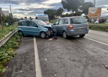 Scontro tra 4 auto: 3 feriti, tra cui un bambino di 5 mesi