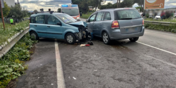 Scontro tra 4 auto: 3 feriti, tra cui un bambino di 5 mesi