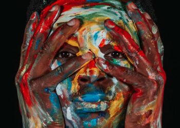 “Un’onda lontana”, l’ultimo inedito di Auro Zelli con un sguardo sulla strage di Cutro