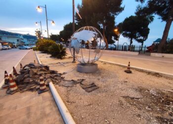 Nuovo look per le aiuole del lungomare: prato al posto delle pietre