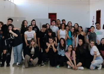 Gli studenti del “Palizzi” sul palco del Fenaroli per dire no ad ogni violenza