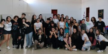 Gli studenti del “Palizzi” sul palco del Fenaroli per dire no ad ogni violenza
