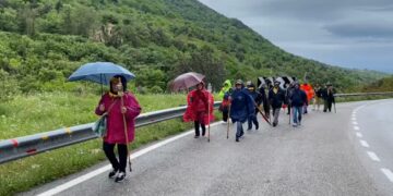 In cammino per San Nicola: iniziato il pellegrinaggio a piedi Vasto-Bari