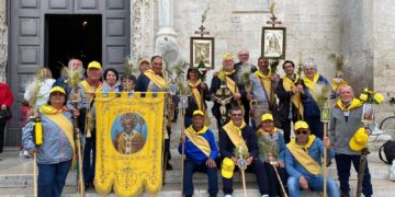 Pellegrini arrivati alla meta: nella Basilica di San Nicola di Bari
