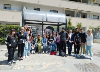 Il capolavoro degli studenti: pensiline con immagini e parole di Falcone e Borsellino