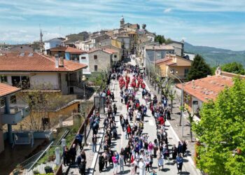 Grande partecipazione di fedeli alla processione di San Nicola a Guilmi