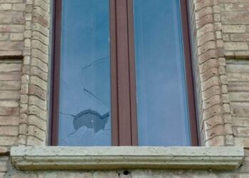 Raid alla chiesa di Punta Penna: vetri sfondati e porta forzata