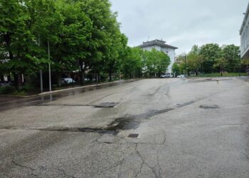 Aggressione al quartiere San Paolo, 14enne colpito alla testa con un martello