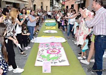 Successo di pubblico per l’Infiorata all’uncinetto della Pro Loco San Salvo