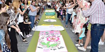 Successo di pubblico per l’Infiorata all’uncinetto della Pro Loco San Salvo