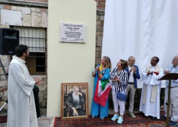 «Ha creato una comunità unita e coesa» intitolato a padre Lorenzo il campetto di San Pietro