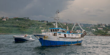 La processione in mare: si rinnova il rito per San Nicola della Meta