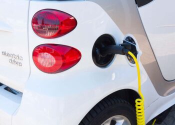 In Europa cresce il mercato delle auto elettriche (+18%), incertezze sugli stabilimenti abruzzesi