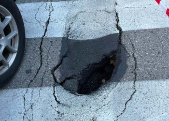 Vasto, si apre una buca all’incrocio tra via Giulio Cesare e corso Mazzini