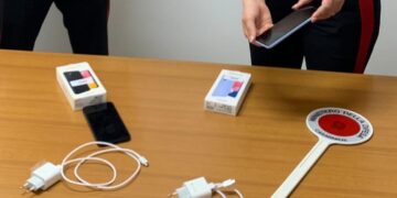 Rubano carta bancomat e spendono 1300 euro, identificati dai carabinieri